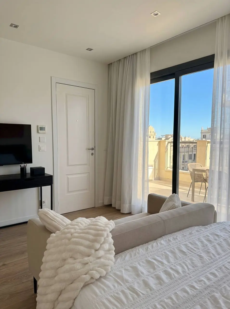 Room opening onto the terrace
